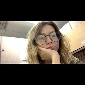 Meet your Posher, Monica
